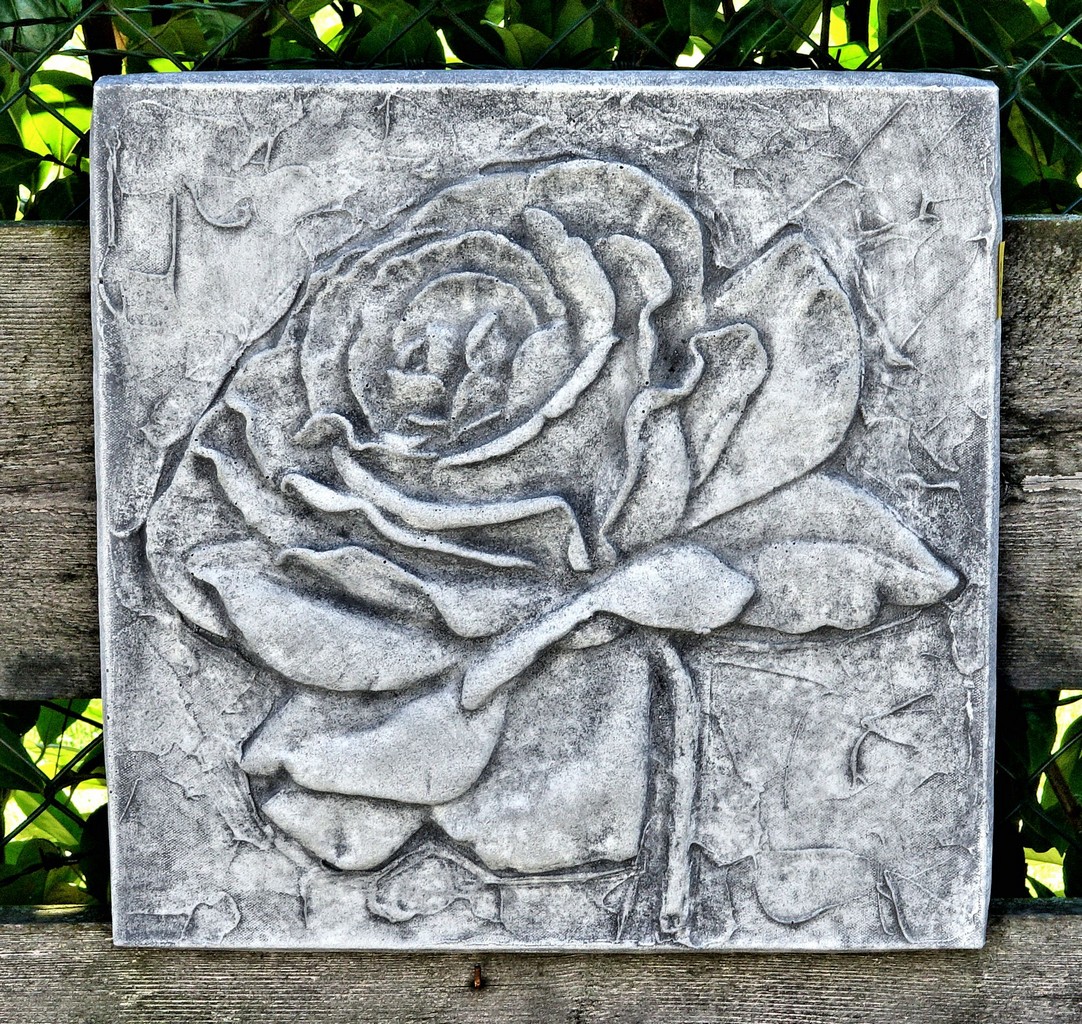 barst wijsheid vergeven Wanddecoratie Roos. Prachtige betonnen tuinbeelden voor in uw tuin.